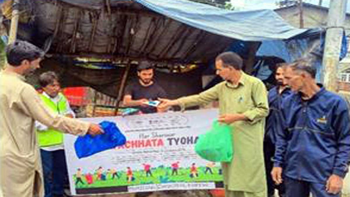 भारत में 'सामूहिक स्वभाव' बन रही है 'स्वच्छता'